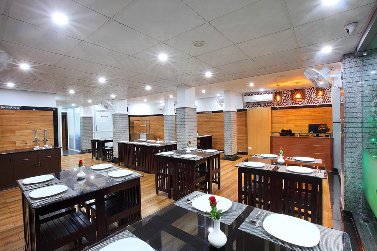 Pgs Inn Kochi Buitenkant foto