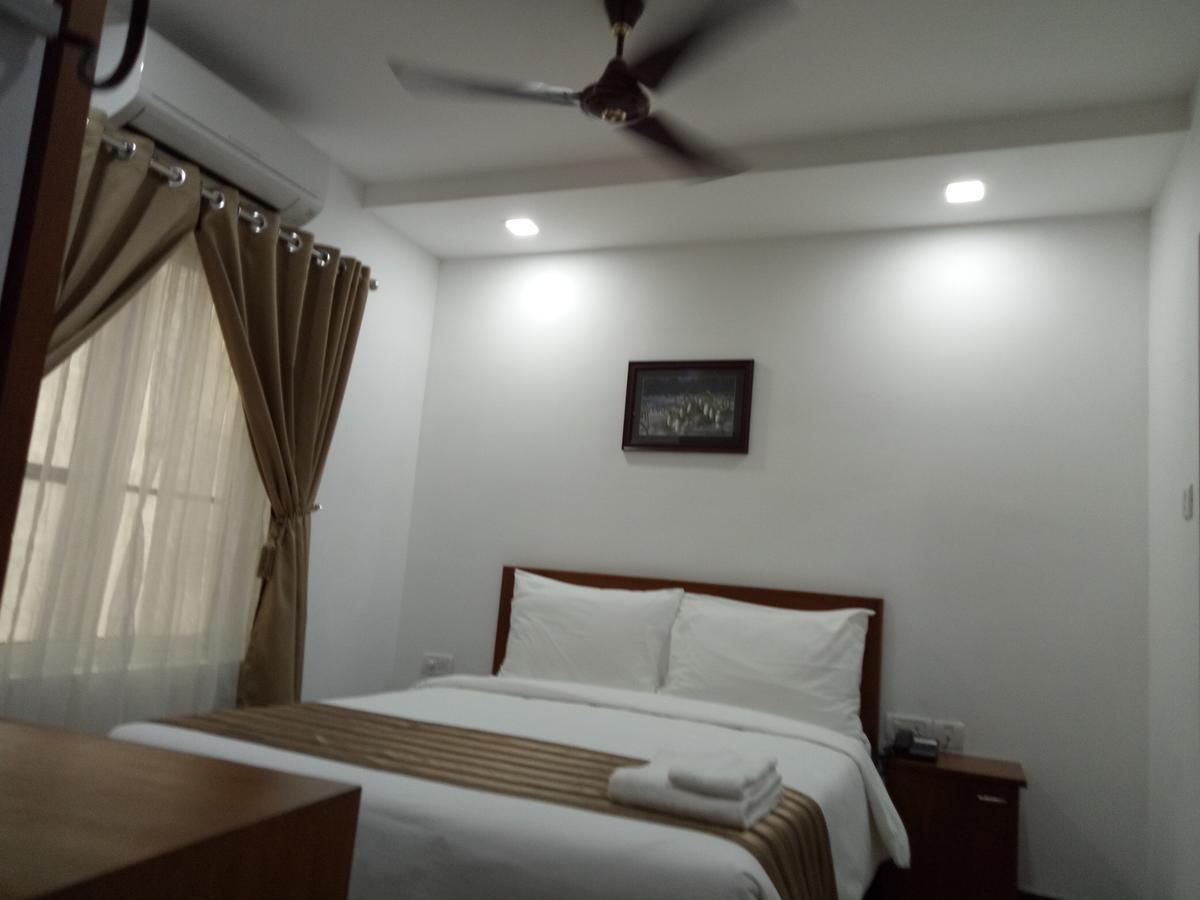 Pgs Inn Kochi Buitenkant foto