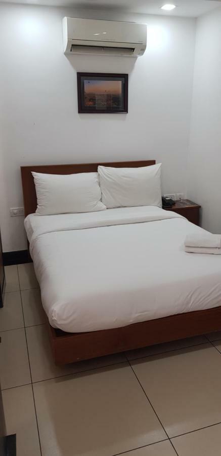 Pgs Inn Kochi Buitenkant foto